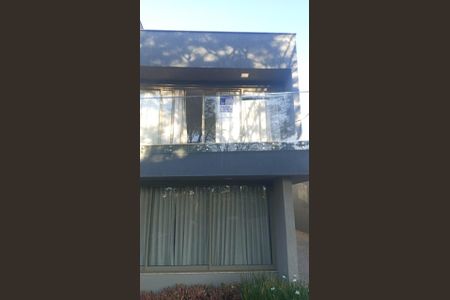 Casa de condomínio à venda com 570m², 4 quartos e sem vaga Casa de condomínio à venda com 570m², 4 quartos e sem vagaPlaca