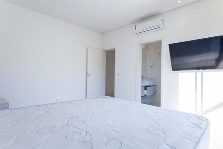 Casa de condomínio à venda com 570m², 4 quartos e sem vaga Casa de condomínio à venda com 570m², 4 quartos e sem vagaSuíte 3