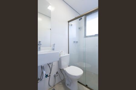 Casa de condomínio à venda com 570m², 4 quartos e sem vaga Casa de condomínio à venda com 570m², 4 quartos e sem vagaBanheiro de Serviço