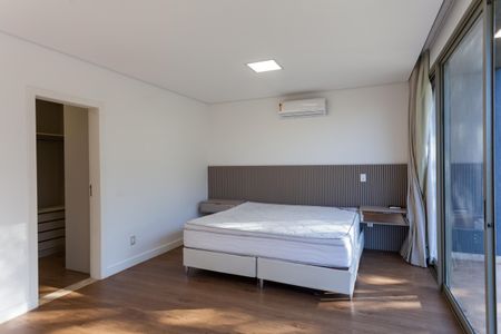 Casa de condomínio à venda com 570m², 4 quartos e sem vaga Casa de condomínio à venda com 570m², 4 quartos e sem vagaSuíte 4