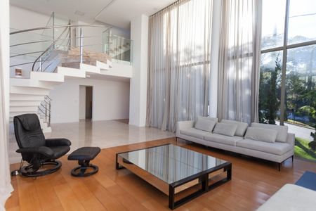 Casa de condomínio à venda com 570m², 4 quartos e sem vaga Casa de condomínio à venda com 570m², 4 quartos e sem vagaSala