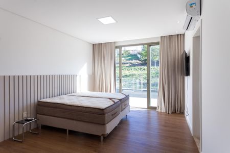 Casa de condomínio à venda com 570m², 4 quartos e sem vaga Casa de condomínio à venda com 570m², 4 quartos e sem vagaSuíte 2