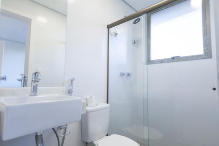 Casa de condomínio à venda com 570m², 4 quartos e sem vaga Casa de condomínio à venda com 570m², 4 quartos e sem vagaBanheiro de Serviço