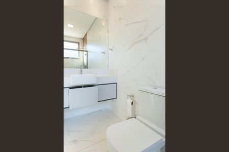 Casa de condomínio à venda com 570m², 4 quartos e sem vaga Casa de condomínio à venda com 570m², 4 quartos e sem vagaBanheiro da Suíte 3