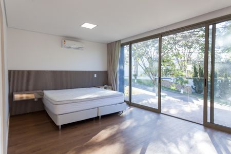 Casa de condomínio à venda com 570m², 4 quartos e sem vaga Casa de condomínio à venda com 570m², 4 quartos e sem vagaSuíte 4