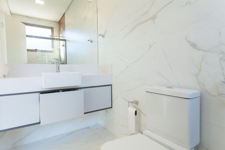 Casa de condomínio à venda com 570m², 4 quartos e sem vaga Casa de condomínio à venda com 570m², 4 quartos e sem vagaBanheiro da Suíte 3