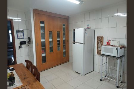 Casa à venda com 176m², 2 quartos e 3 vagas Casa à venda com 176m², 2 quartos e 3 vagasCozinha