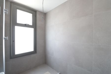 Apartamento à venda com 396m², 4 quartos e 4 vagasBanheiro da Suíte 2