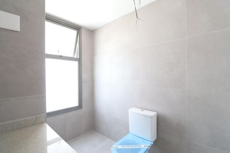 Apartamento à venda com 396m², 4 quartos e 4 vagasBanheiro da Suíte 1