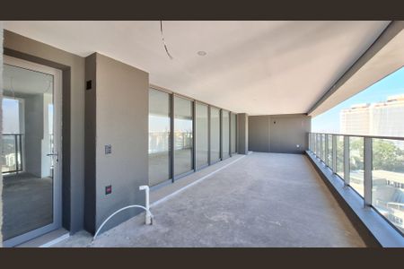 Apartamento à venda com 396m², 4 quartos e 4 vagas Apartamento à venda com 396m², 4 quartos e 4 vagasVaranda