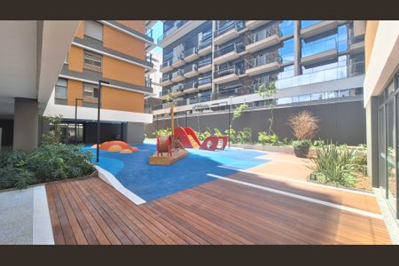 Apartamento à venda com 396m², 4 quartos e 4 vagas Apartamento à venda com 396m², 4 quartos e 4 vagasÁrea comum - Playground