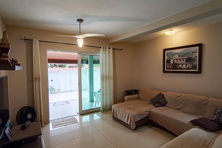 Sala de casa de condomínio à venda com 2 quartos, 134m² em Pechincha, Rio de Janeiro