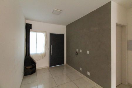 Casa à venda com 52m², 2 quartos e 2 vagasSala