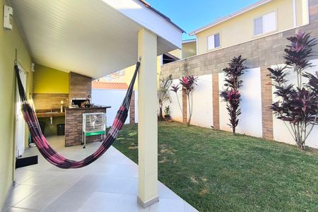 Casa de condomínio à venda com 106m², 3 quartos e 5 vagas Casa de condomínio à venda com 106m², 3 quartos e 5 vagasQuintal