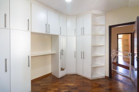 Casa à venda com 250m², 3 quartos e 5 vagas Casa à venda com 250m², 3 quartos e 5 vagasQuarto 1 - Suíte