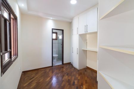 Casa à venda com 250m², 3 quartos e 5 vagas Casa à venda com 250m², 3 quartos e 5 vagasQuarto 1 - Suíte