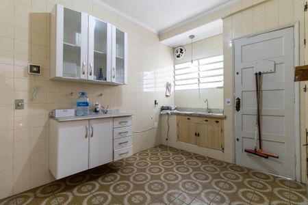 Casa à venda com 197m², 2 quartos e 2 vagas Casa à venda com 197m², 2 quartos e 2 vagasCozinha