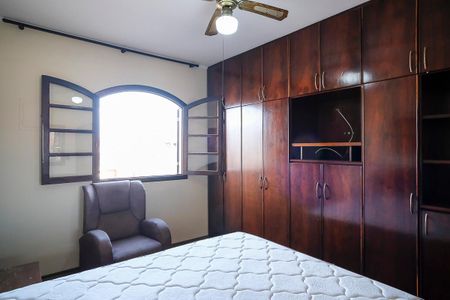 Casa à venda com 189m², 4 quartos e 2 vagasSuíte