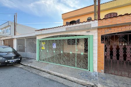 Casa à venda com 189m², 4 quartos e 2 vagasFachada + Plaquinha