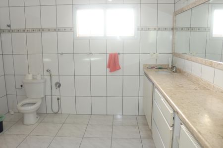 Casa à venda com 300m², 4 quartos e 4 vagasBanheiro da Suíte 1