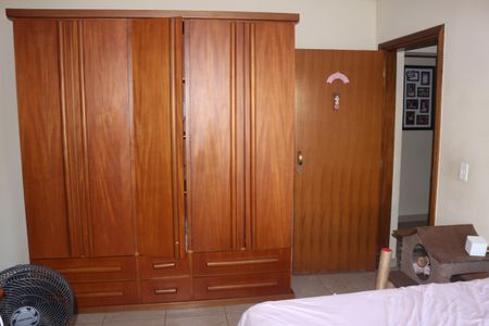 Casa à venda com 300m², 4 quartos e 4 vagasSuíte 2