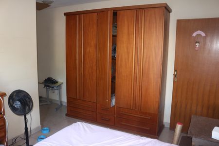 Casa à venda com 300m², 4 quartos e 4 vagasSuíte 2