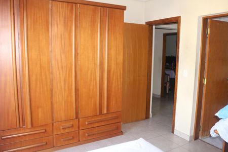 Casa à venda com 300m², 4 quartos e 4 vagasSuíte 4