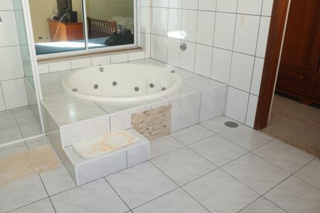 Casa à venda com 300m², 4 quartos e 4 vagasBanheiro da Suíte 1