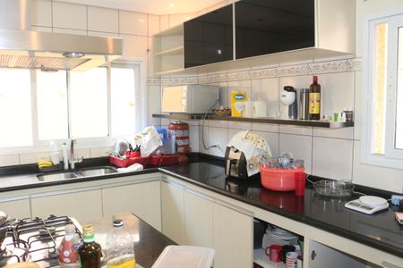 Casa à venda com 300m², 4 quartos e 4 vagasCozinha