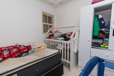 Casa à venda com 235m², 5 quartos e 4 vagas Casa à venda com 235m², 5 quartos e 4 vagasCasa 2 - Quarto