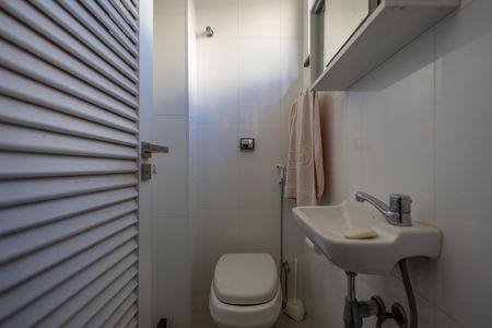 Apartamento à venda com 100m², 3 quartos e 2 vagas Apartamento à venda com 100m², 3 quartos e 2 vagasBanheiro de Serviço
