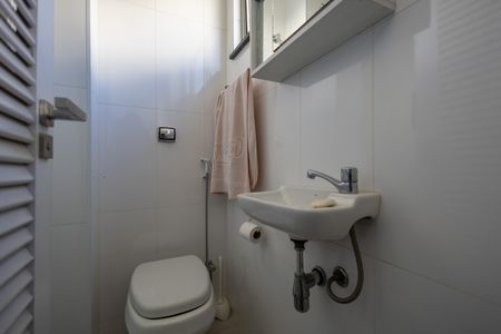 Apartamento à venda com 100m², 3 quartos e 2 vagas Apartamento à venda com 100m², 3 quartos e 2 vagasBanheiro de Serviço