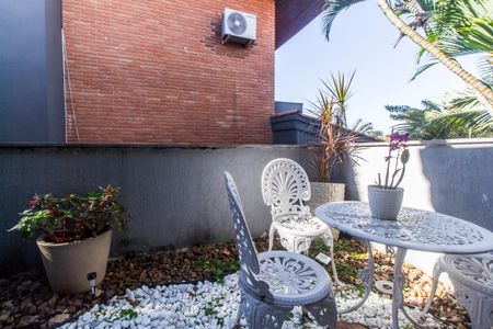 Casa de condomínio à venda com 420m², 5 quartos e 4 vagas Casa de condomínio à venda com 420m², 5 quartos e 4 vagasVaranda