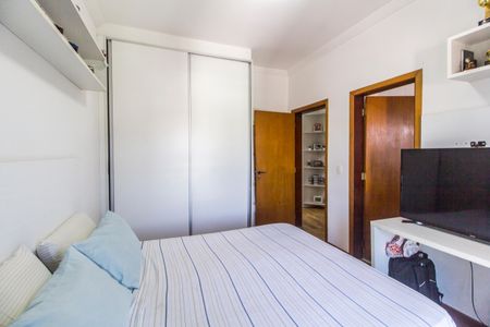 Casa de condomínio à venda com 420m², 5 quartos e 4 vagas Casa de condomínio à venda com 420m², 5 quartos e 4 vagasSuíte 2