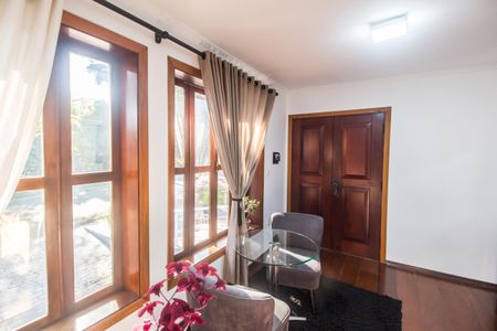 Casa de condomínio à venda com 420m², 5 quartos e 4 vagas Casa de condomínio à venda com 420m², 5 quartos e 4 vagasSala de TV