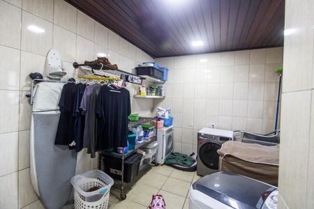 Casa de condomínio à venda com 420m², 5 quartos e 4 vagas Casa de condomínio à venda com 420m², 5 quartos e 4 vagasÁrea de Serviço