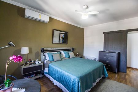 Casa de condomínio à venda com 420m², 5 quartos e 4 vagas Casa de condomínio à venda com 420m², 5 quartos e 4 vagasSuíte 1