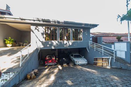 Casa de condomínio à venda com 420m², 5 quartos e 4 vagas Casa de condomínio à venda com 420m², 5 quartos e 4 vagasÁrea comum