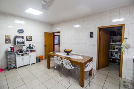 Casa de condomínio à venda com 420m², 5 quartos e 4 vagas Casa de condomínio à venda com 420m², 5 quartos e 4 vagasCozinha