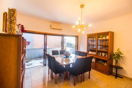 Casa de condomínio à venda com 420m², 5 quartos e 4 vagas Casa de condomínio à venda com 420m², 5 quartos e 4 vagasSala de Jantar