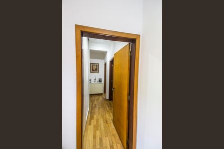 Casa de condomínio à venda com 420m², 5 quartos e 4 vagas Casa de condomínio à venda com 420m², 5 quartos e 4 vagasCorredor