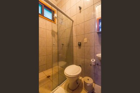 Casa de condomínio à venda com 420m², 5 quartos e 4 vagas Casa de condomínio à venda com 420m², 5 quartos e 4 vagasBanheiro de serviço