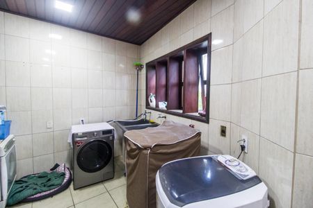 Casa de condomínio à venda com 420m², 5 quartos e 4 vagas Casa de condomínio à venda com 420m², 5 quartos e 4 vagasÁrea de Serviço