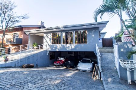 Casa de condomínio à venda com 420m², 5 quartos e 4 vagas Casa de condomínio à venda com 420m², 5 quartos e 4 vagasÁrea comum