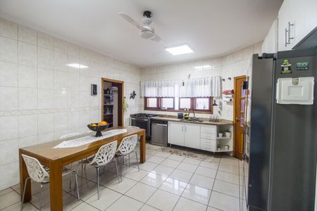 Casa de condomínio à venda com 420m², 5 quartos e 4 vagas Casa de condomínio à venda com 420m², 5 quartos e 4 vagasCozinha