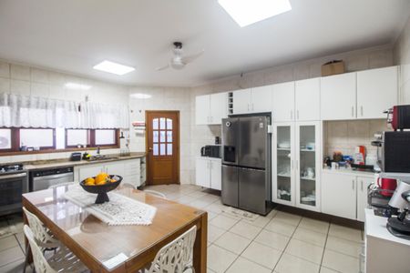 Casa de condomínio à venda com 420m², 5 quartos e 4 vagas Casa de condomínio à venda com 420m², 5 quartos e 4 vagasCozinha