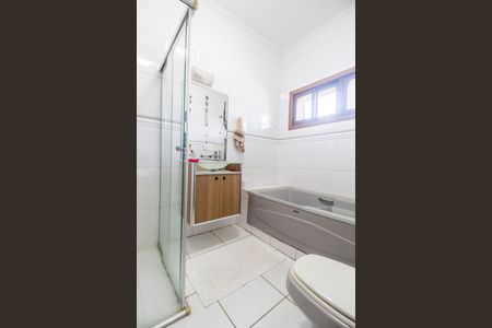 Casa de condomínio à venda com 420m², 5 quartos e 4 vagas Casa de condomínio à venda com 420m², 5 quartos e 4 vagasBanheiro da Suíte 2