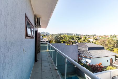 Casa de condomínio à venda com 420m², 5 quartos e 4 vagas Casa de condomínio à venda com 420m², 5 quartos e 4 vagasVaranda da Suíte 3