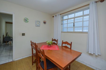 Casa à venda com 196m², 4 quartos e 2 vagas Casa à venda com 196m², 4 quartos e 2 vagasSala de Jantar