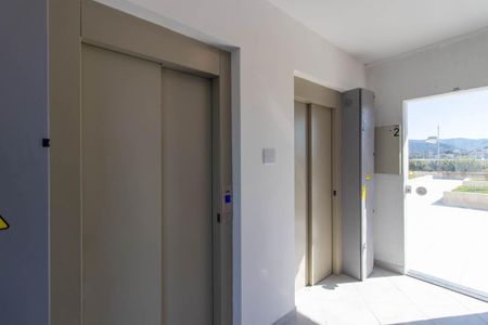 Apartamento à venda com 43m², 2 quartos e 1 vaga Apartamento à venda com 43m², 2 quartos e 1 vagaElevadores